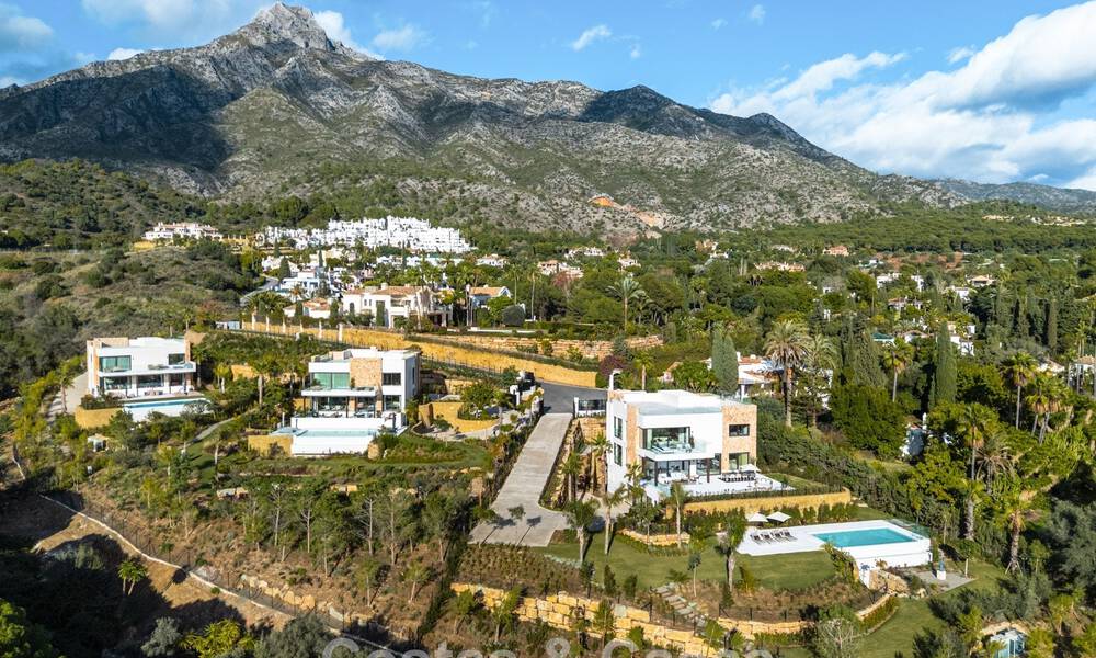 Sophisticated luxury villa for sale in an exclusive, peaceful gated community on Marbella’s Golden Mile 798042