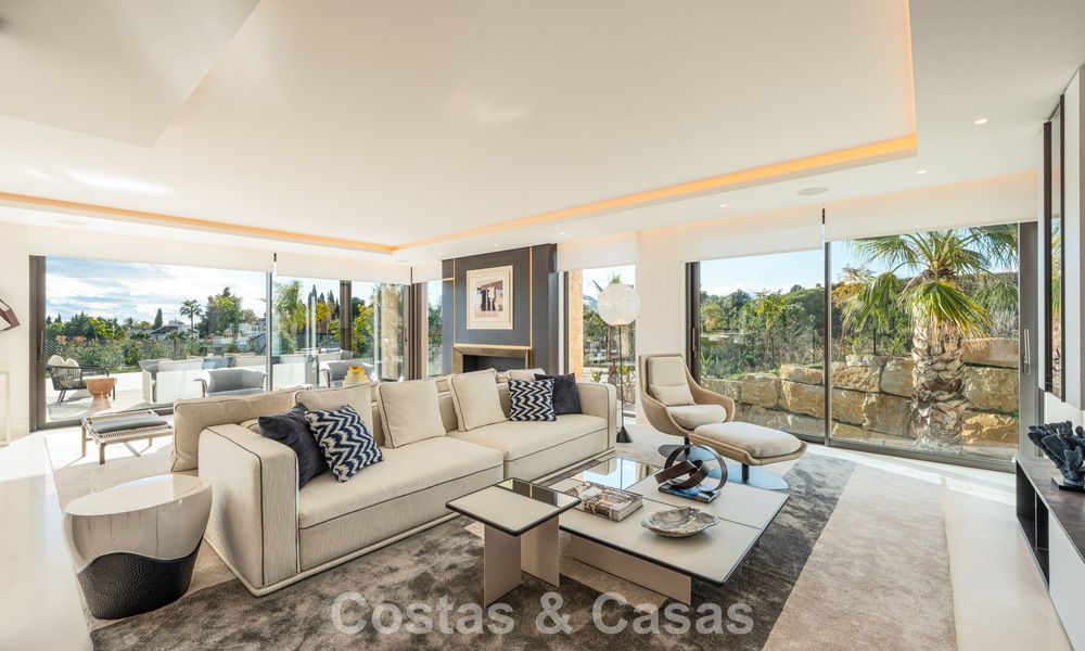 Sophisticated luxury villa for sale in an exclusive, peaceful gated community on Marbella’s Golden Mile 798043