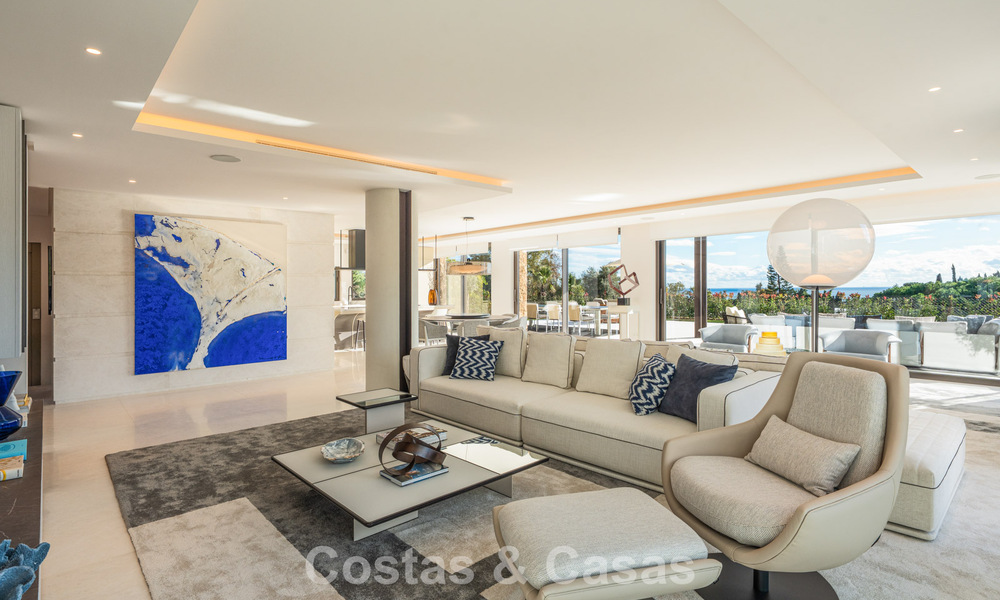 Sophisticated luxury villa for sale in an exclusive, peaceful gated community on Marbella’s Golden Mile 798044