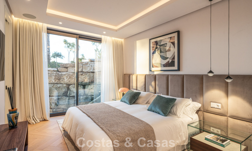 Sophisticated luxury villa for sale in an exclusive, peaceful gated community on Marbella’s Golden Mile 798048