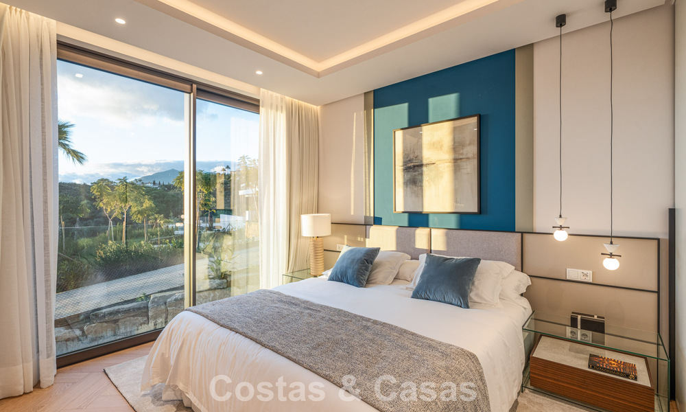 Sophisticated luxury villa for sale in an exclusive, peaceful gated community on Marbella’s Golden Mile 798049