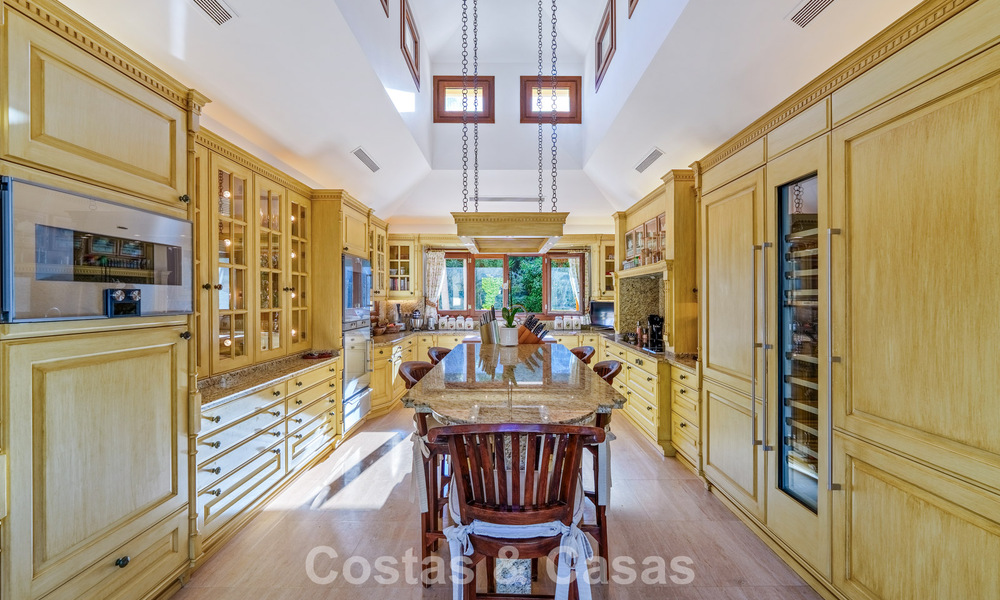 Remarkable Spanish luxury villa with sea view for sale in a green oasis on Marbella’s Golden Mile 798169