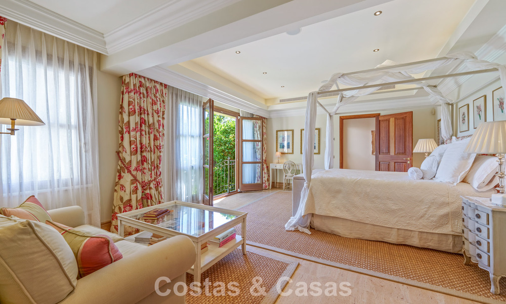 Remarkable Spanish luxury villa with sea view for sale in a green oasis on Marbella’s Golden Mile 798183