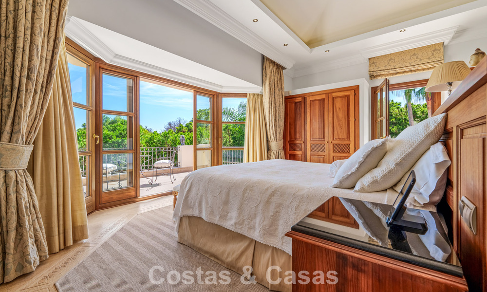 Remarkable Spanish luxury villa with sea view for sale in a green oasis on Marbella’s Golden Mile 798186