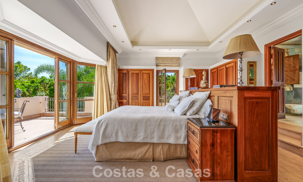 Remarkable Spanish luxury villa with sea view for sale in a green oasis on Marbella’s Golden Mile 798187