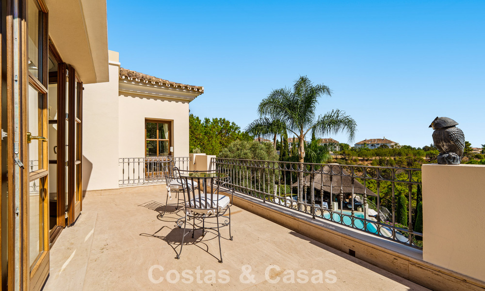 Remarkable Spanish luxury villa with sea view for sale in a green oasis on Marbella’s Golden Mile 798190