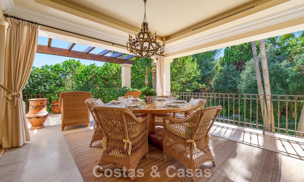 Remarkable Spanish luxury villa with sea view for sale in a green oasis on Marbella’s Golden Mile 798195