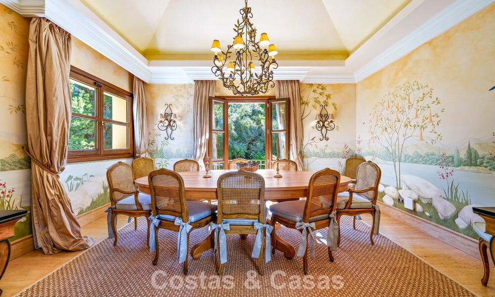 Remarkable Spanish luxury villa with sea view for sale in a green oasis on Marbella’s Golden Mile 798199