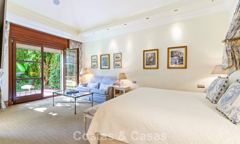 Remarkable Spanish luxury villa with sea view for sale in a green oasis on Marbella’s Golden Mile 798200