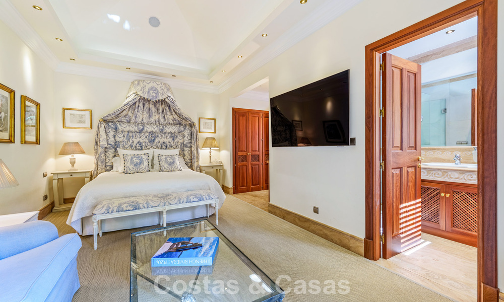 Remarkable Spanish luxury villa with sea view for sale in a green oasis on Marbella’s Golden Mile 798201