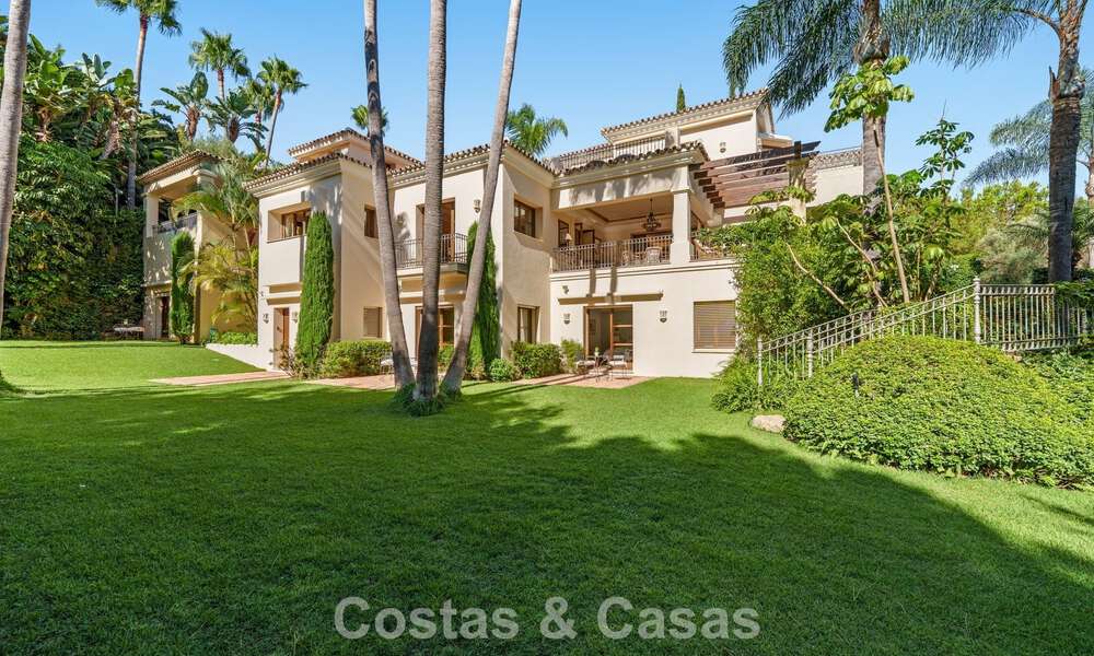 Remarkable Spanish luxury villa with sea view for sale in a green oasis on Marbella’s Golden Mile 798203