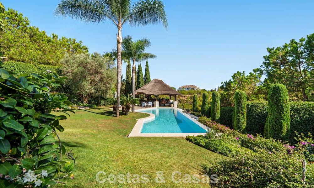Remarkable Spanish luxury villa with sea view for sale in a green oasis on Marbella’s Golden Mile 798204