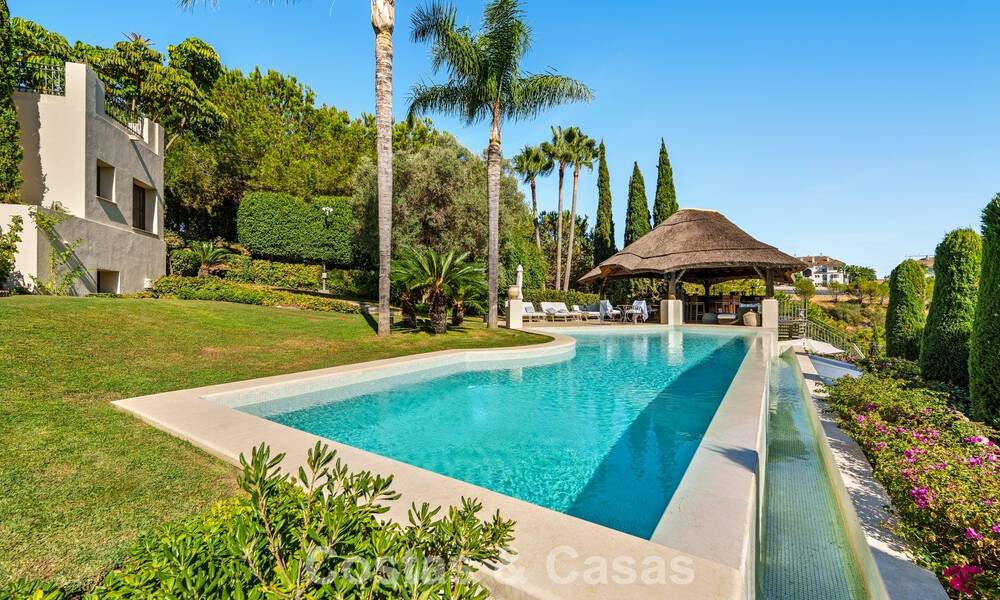 Remarkable Spanish luxury villa with sea view for sale in a green oasis on Marbella’s Golden Mile 798205