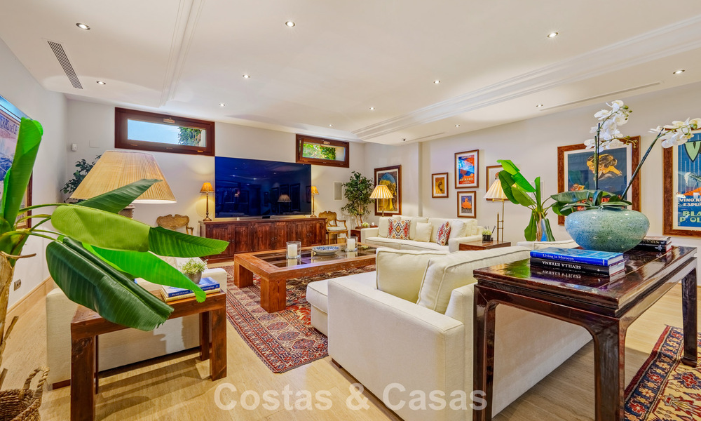 Remarkable Spanish luxury villa with sea view for sale in a green oasis on Marbella’s Golden Mile 798215