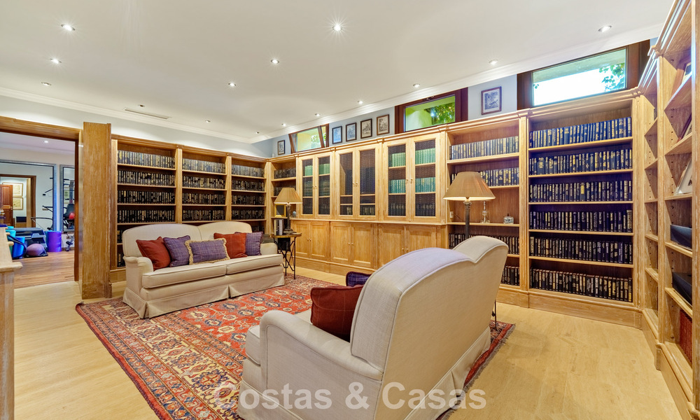 Remarkable Spanish luxury villa with sea view for sale in a green oasis on Marbella’s Golden Mile 798216