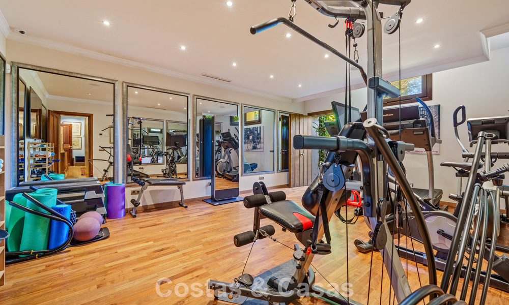 Remarkable Spanish luxury villa with sea view for sale in a green oasis on Marbella’s Golden Mile 798217