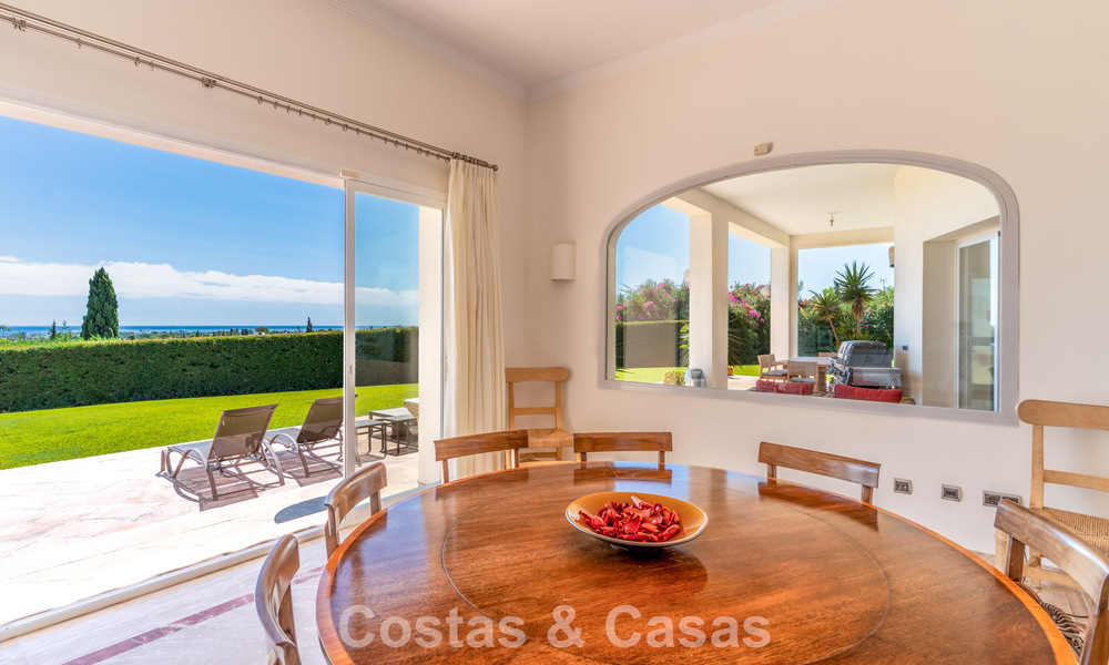 Exclusive Mediterranean-style villa for sale on a spacious plot in Marbella - Benahavís 797055