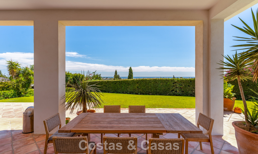 Exclusive Mediterranean-style villa for sale on a spacious plot in Marbella - Benahavís 797058