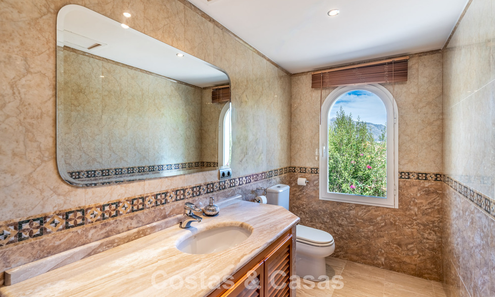 Exclusive Mediterranean-style villa for sale on a spacious plot in Marbella - Benahavís 797068