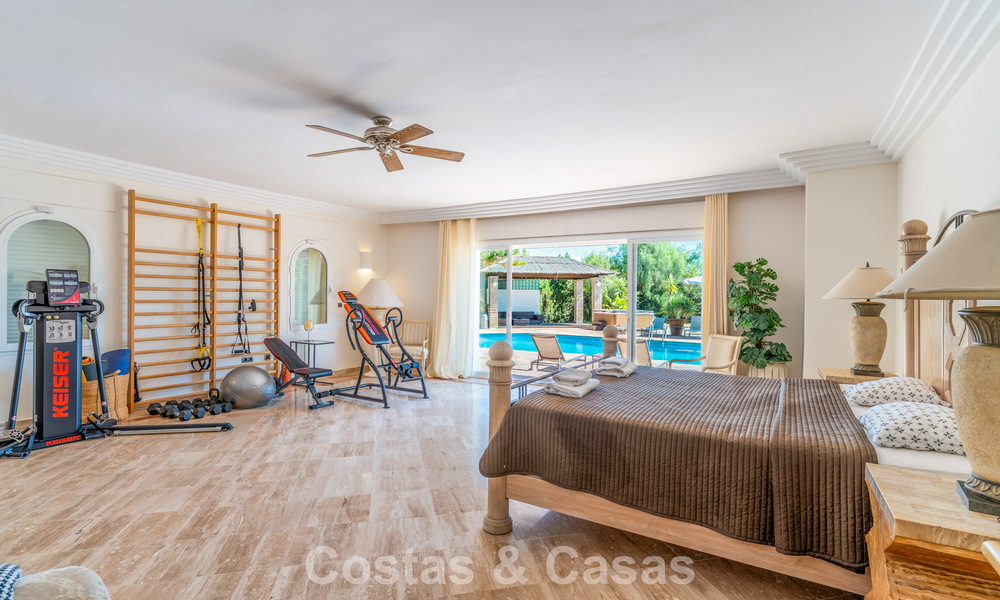 Exclusive Mediterranean-style villa for sale on a spacious plot in Marbella - Benahavís 797078