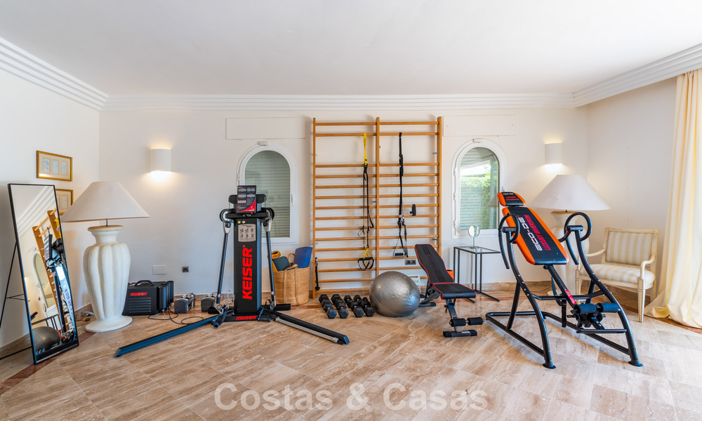 Exclusive Mediterranean-style villa for sale on a spacious plot in Marbella - Benahavís 797079