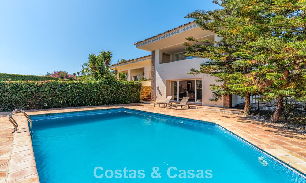 Exclusive Mediterranean-style villa for sale on a spacious plot in Marbella - Benahavís 797081