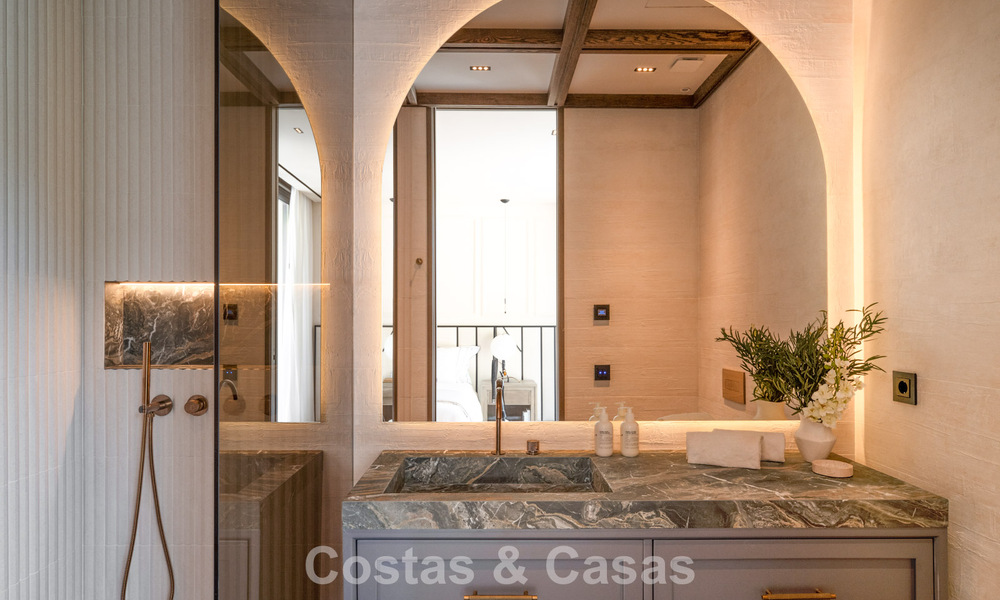 Exclusive luxury villa with spectacular indoor and outdoor swimming pool for sale in Nueva Andalucía, Marbella 798067