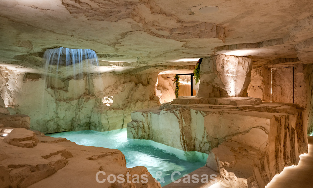 Exclusive luxury villa with spectacular indoor and outdoor swimming pool for sale in Nueva Andalucía, Marbella 798070