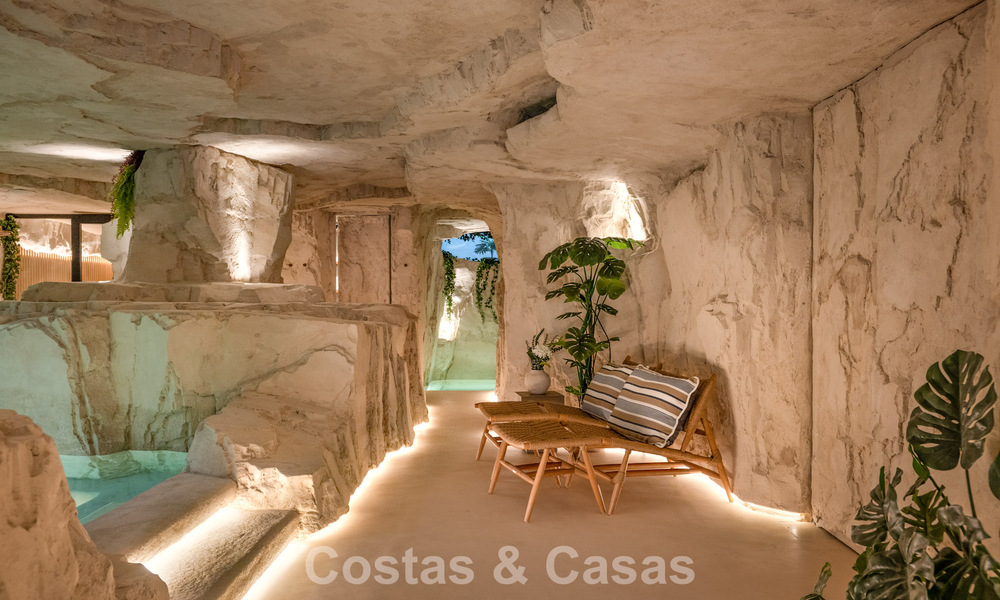 Exclusive luxury villa with spectacular indoor and outdoor swimming pool for sale in Nueva Andalucía, Marbella 798071