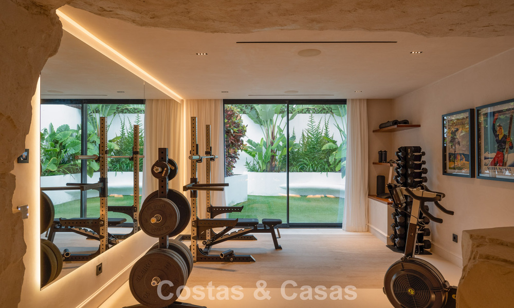 Exclusive luxury villa with spectacular indoor and outdoor swimming pool for sale in Nueva Andalucía, Marbella 798072