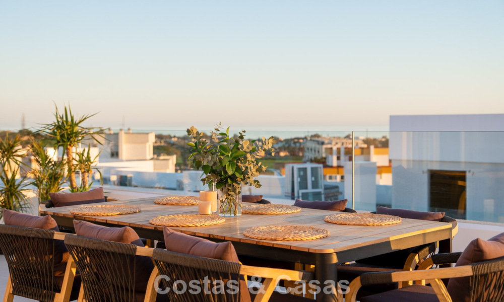 Modern penthouse with wraparound terrace and 360° views for sale in Nueva Andalucía, Marbella 798106