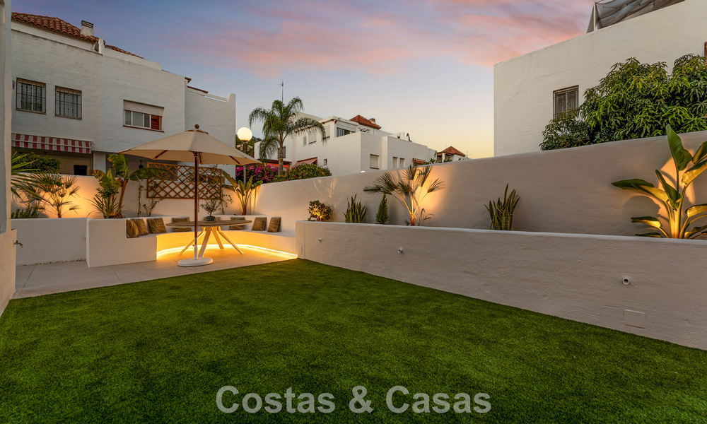 Renovated townhouse for sale on the golden mile, within walking distance of the beach and Puente Romano, Marbella 797310