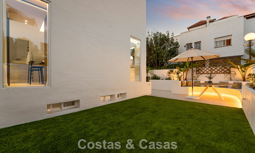 Renovated townhouse for sale on the golden mile, within walking distance of the beach and Puente Romano, Marbella 797311