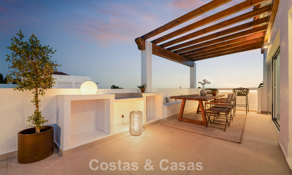 Renovated townhouse for sale on the golden mile, within walking distance of the beach and Puente Romano, Marbella 797316