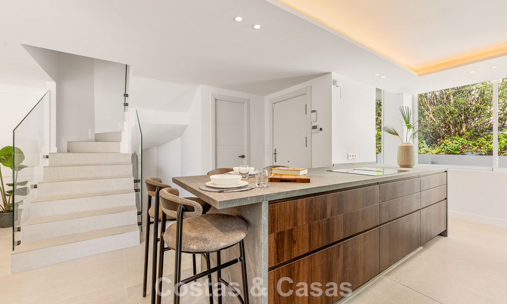 Renovated townhouse for sale on the golden mile, within walking distance of the beach and Puente Romano, Marbella 797326