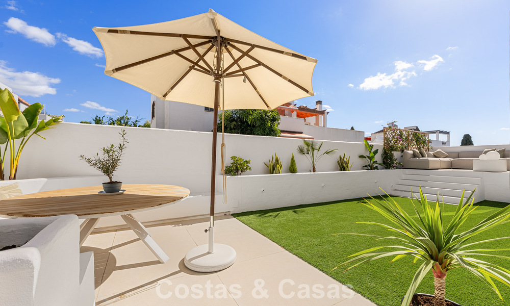 Renovated townhouse for sale on the golden mile, within walking distance of the beach and Puente Romano, Marbella 797331