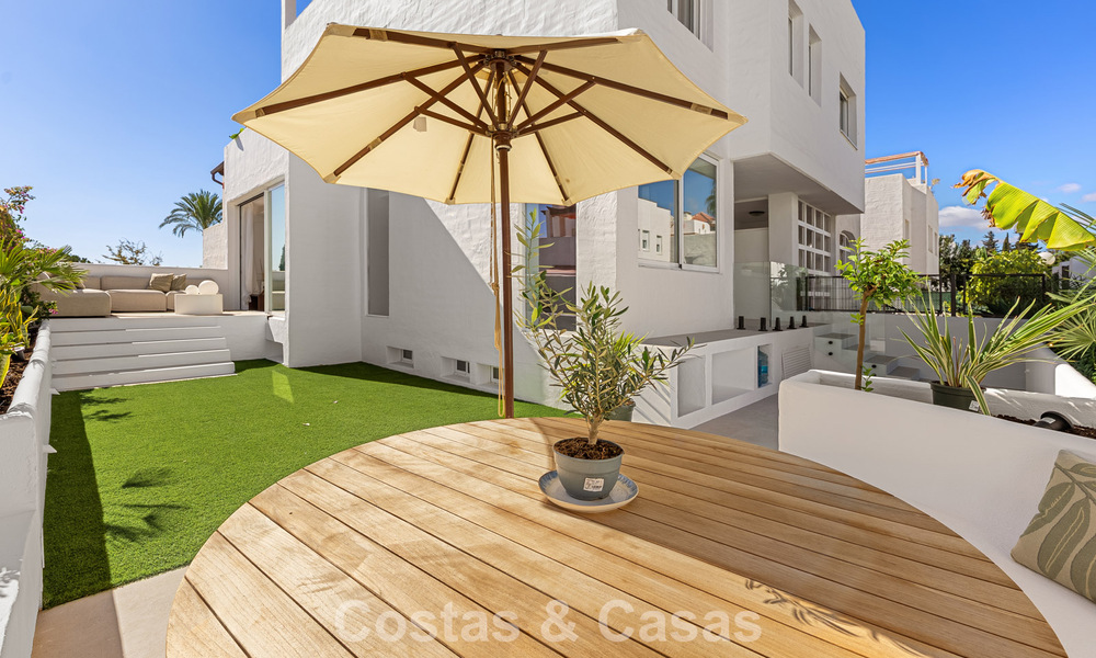 Renovated townhouse for sale on the golden mile, within walking distance of the beach and Puente Romano, Marbella 797333