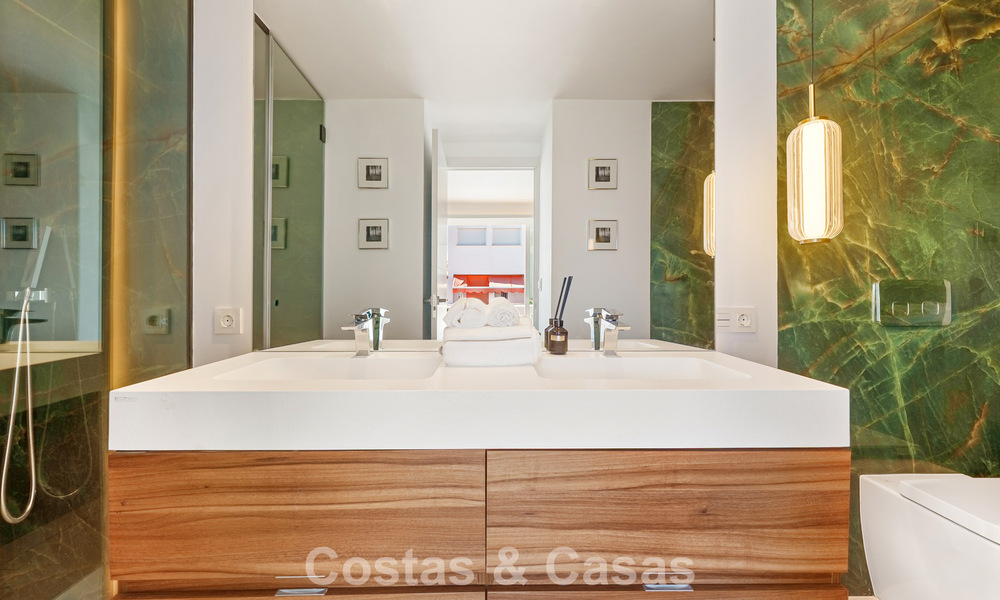 Renovated townhouse for sale on the golden mile, within walking distance of the beach and Puente Romano, Marbella 797338