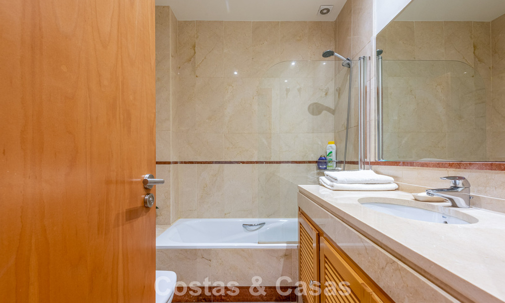 Exclusive apartment for sale 150m from the beach near Puerto Banús, Marbella 797150