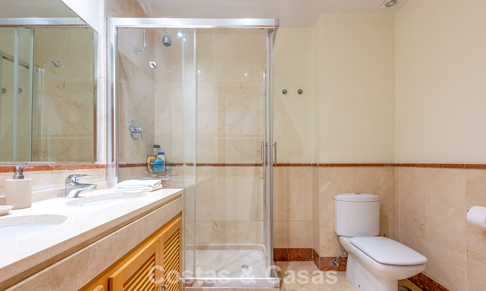 Exclusive apartment for sale 150m from the beach near Puerto Banús, Marbella 797151