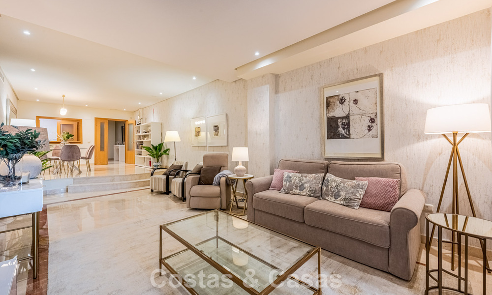 Exclusive apartment for sale 150m from the beach near Puerto Banús, Marbella 797158