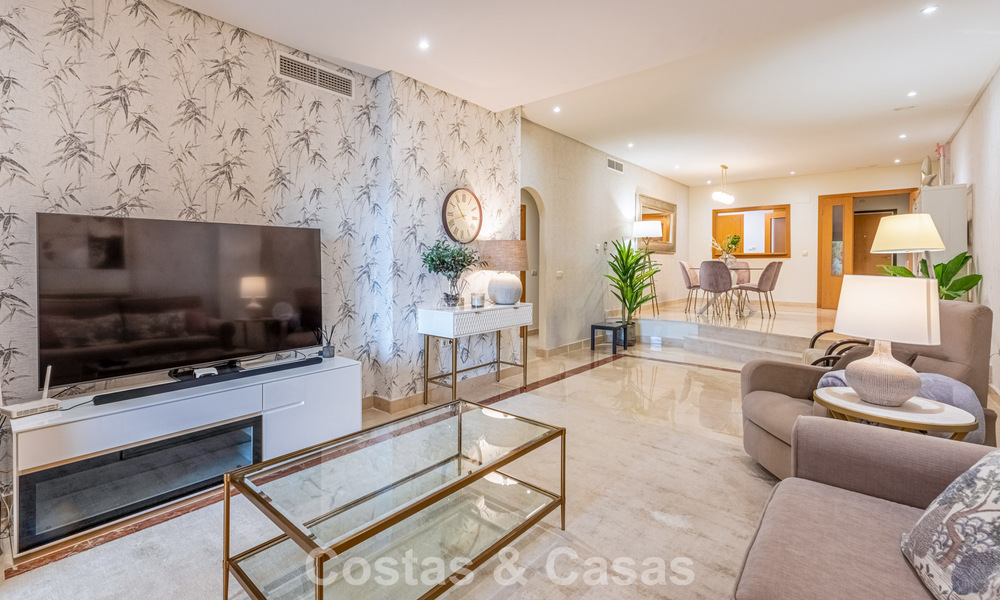 Exclusive apartment for sale 150m from the beach near Puerto Banús, Marbella 797159