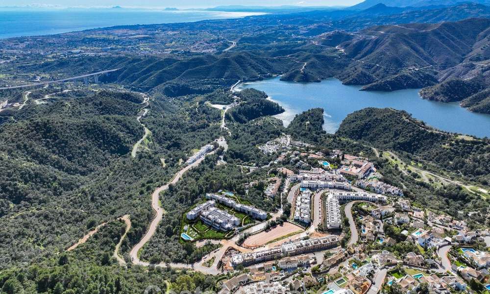 Modern new-build apartments with spectacular views for sale near Marbella on the Costa del Sol 797134