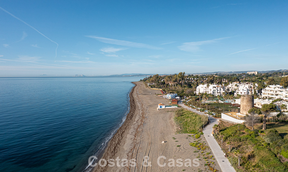 First-class apartment for sale with sea views in a beachfront complex on the New Golden Mile between Marbella and Estepona 797419