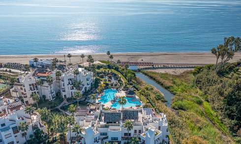 First-class apartment for sale with sea views in a beachfront complex on the New Golden Mile between Marbella and Estepona 797423
