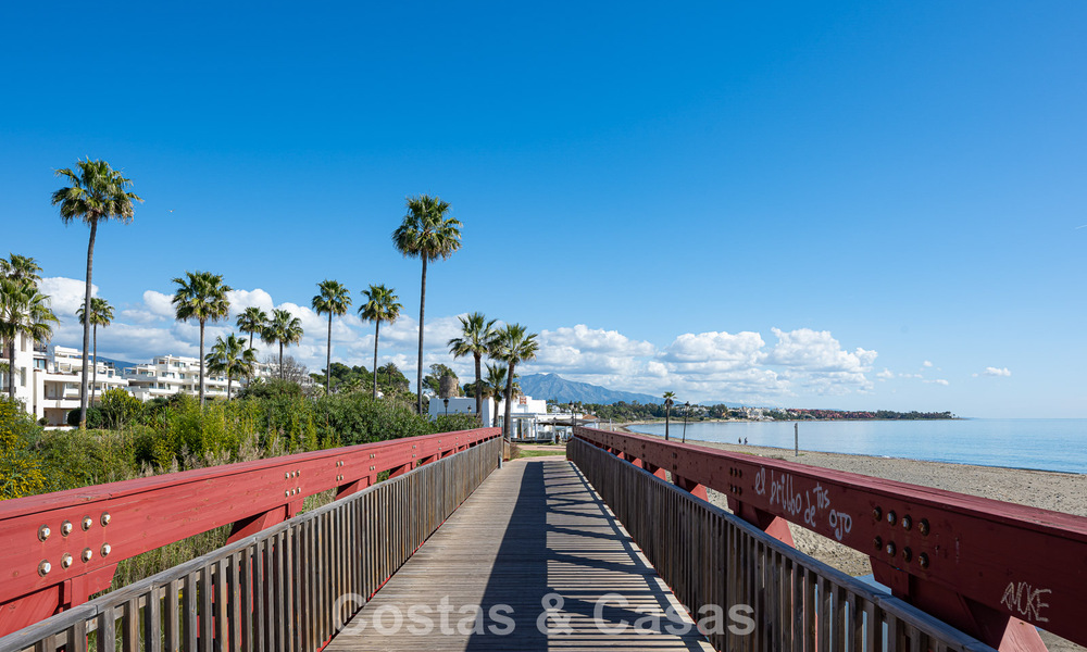 First-class apartment for sale with sea views in a beachfront complex on the New Golden Mile between Marbella and Estepona 797437
