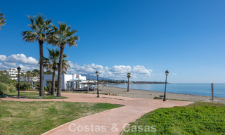 First-class apartment for sale with sea views in a beachfront complex on the New Golden Mile between Marbella and Estepona 797438 