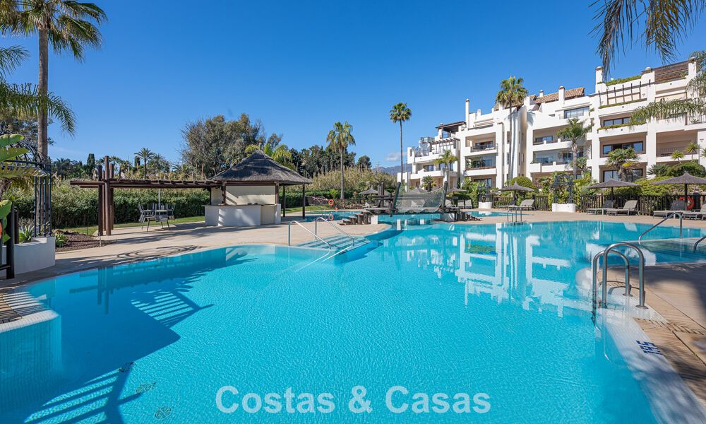 First-class apartment for sale with sea views in a beachfront complex on the New Golden Mile between Marbella and Estepona 797439