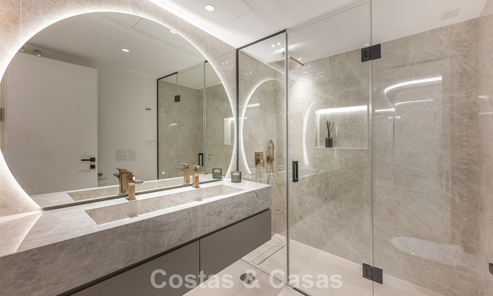First-class apartment for sale with sea views in a beachfront complex on the New Golden Mile between Marbella and Estepona 797440