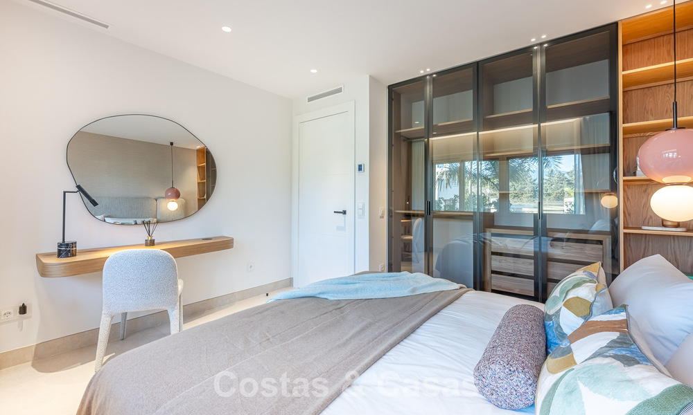 First-class apartment for sale with sea views in a beachfront complex on the New Golden Mile between Marbella and Estepona 797444